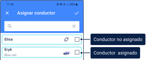 Una imagen que compara dos estados de conductor en la pantalla "Asignar conductor". Una etiqueta que dice "Conductor no asignado" señala al conductor 'Elisa', cuya fila tiene un ícono de eslabón de cadena roto. Una segunda etiqueta, "Conductor asignado", señala a 'Eryk', cuya fila muestra el texto "Furgoneta azul" y un ícono de vehículo para mostrar que ya está asignado.